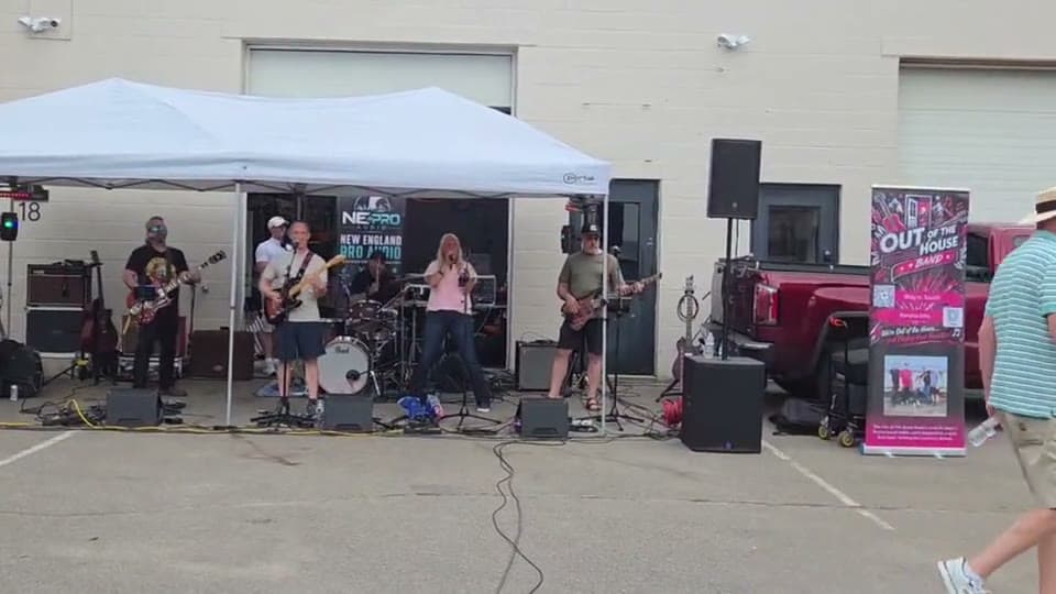Outdoor daytime show